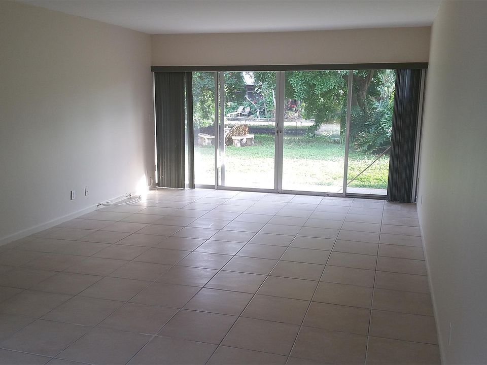 1st image of 550 NE 20th St APT 7