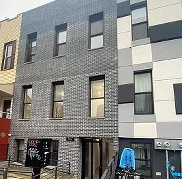 1114 Halsey St #2L — Photo 9