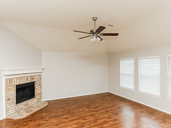 5th image of 501 Branch St