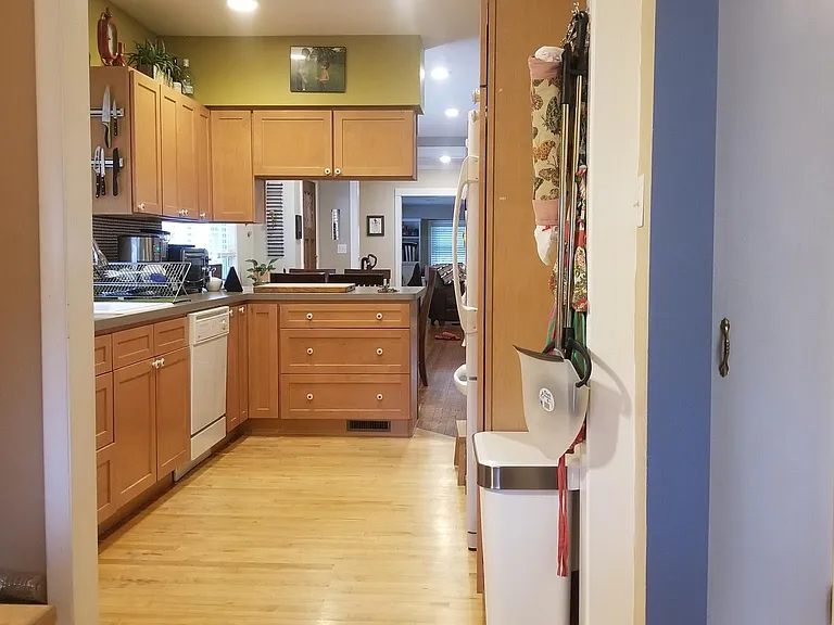 1108 S Harvey Ave — Photo 4