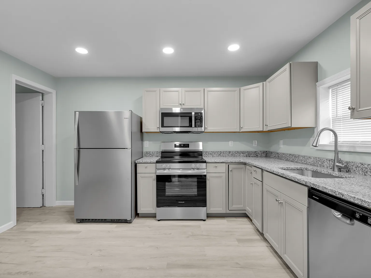 3 bed, 1700 sqft, $1,975 — Photo 2
