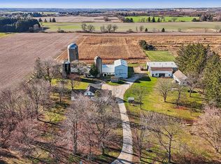 W335N8953 Pleasant View Rd, Oconomowoc, WI 53066