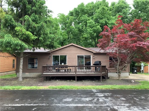 1582 Leeward Ln, Put In Bay, OH 43456