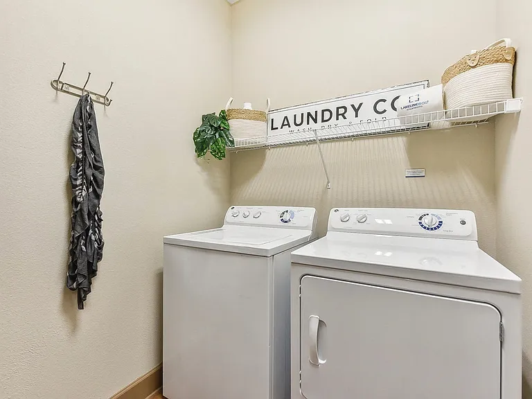 Lakeline East Apartments — Photo 78