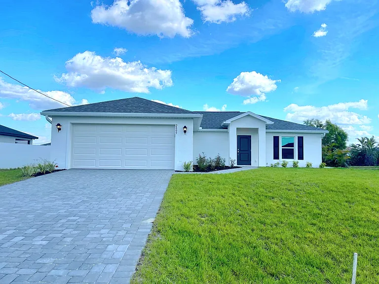 2809 NW 8th Pl — Photo 3