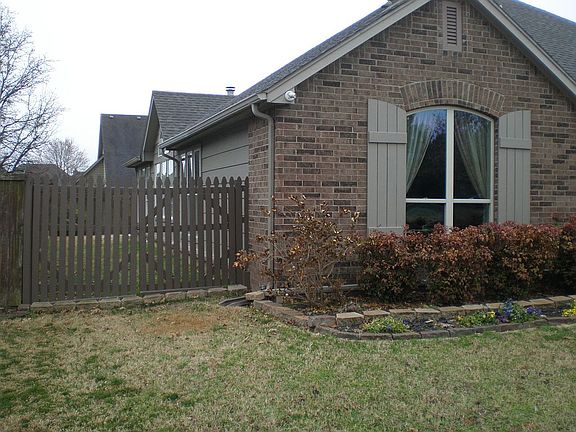 Double gates at side 