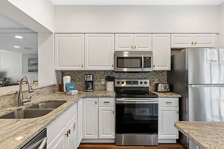 2nd image of 5117 Beachwalk Cir