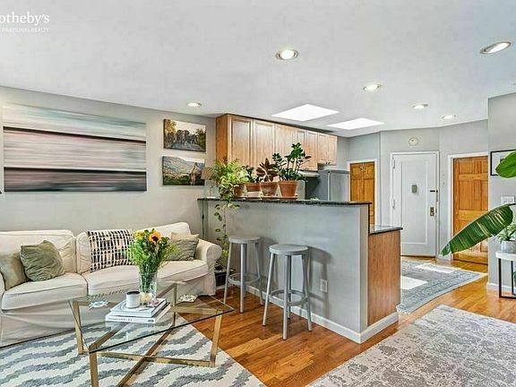 3rd image of 1 Horatio St #4