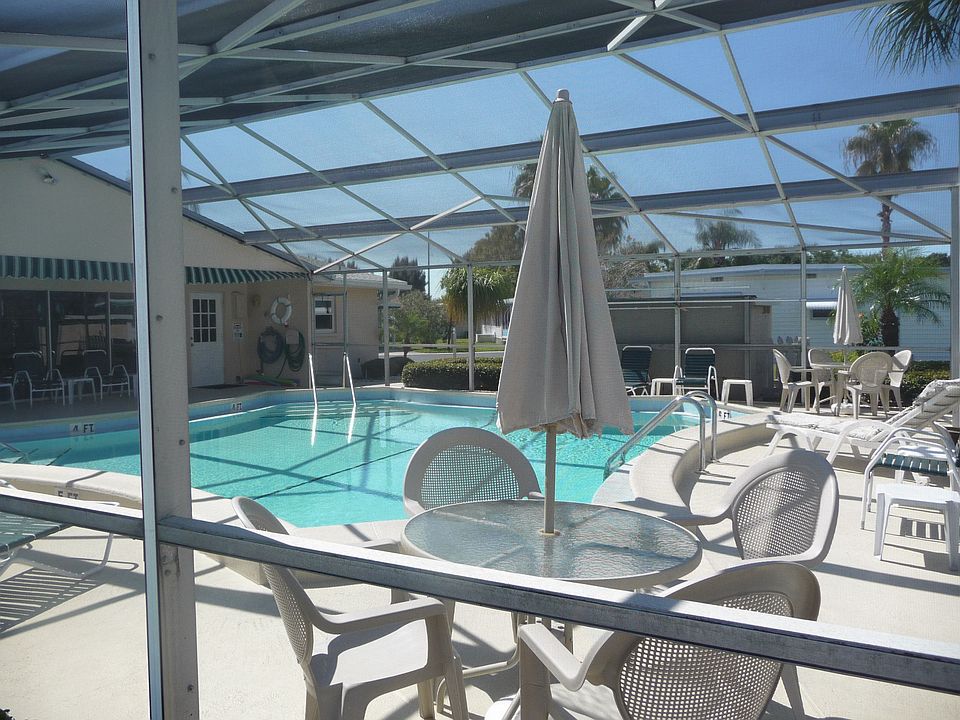 screened pool