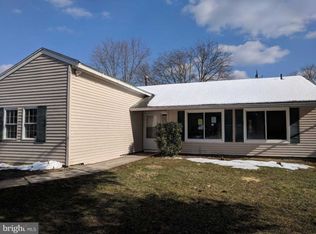 4 Price Ln, Sicklerville, NJ 08081