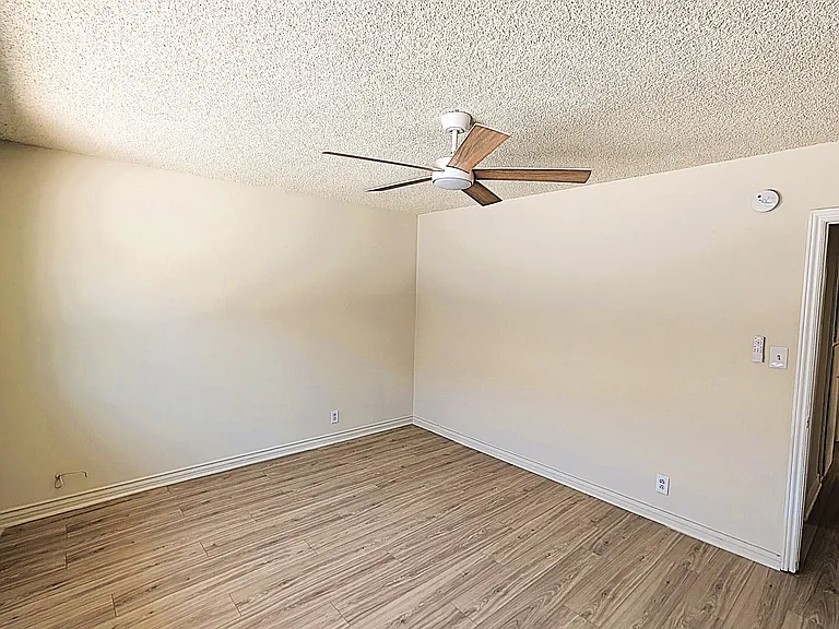 6658 Wilkinson Ave #5 — Photo 8
