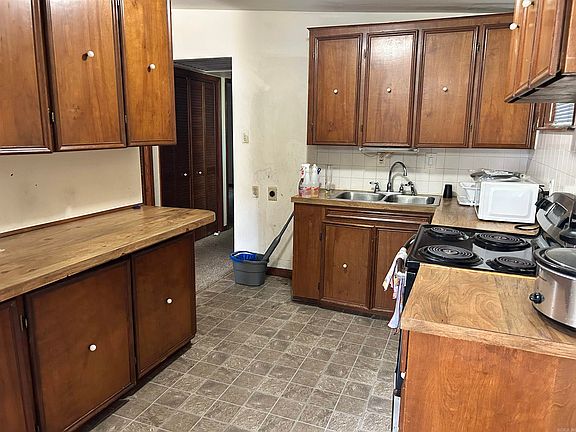 2nd image of 21 Ivy Dr