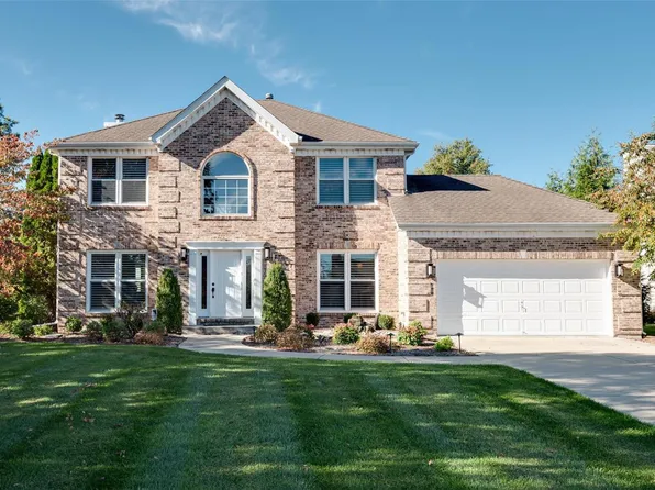 1 2nd Fairway Ct, Belleville, IL 62220