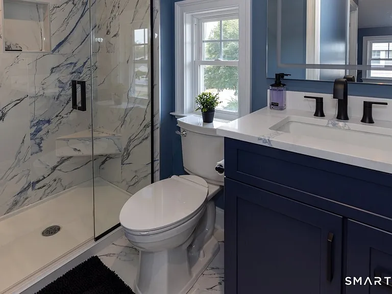 57 Swan Ave — Photo 20