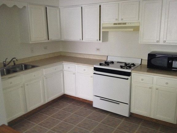 5th image of 260 E Grand Ave APT 1N