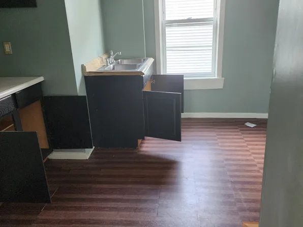 516 4th St APT 2, Fall River, MA 02721