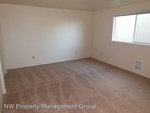 4th image of 1028 Cedar Ave