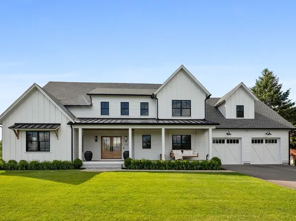 112 Middle Rd, Newbury, MA 01951