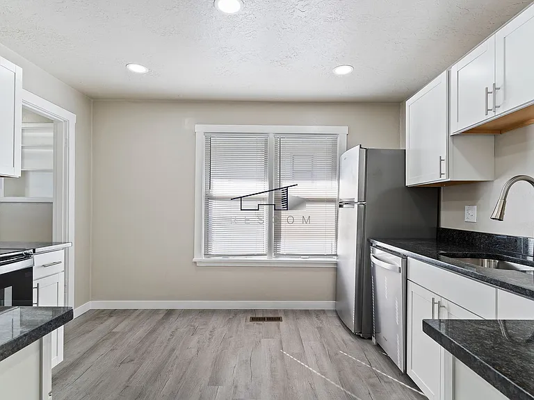 3480 Ogden Ave — Photo 4