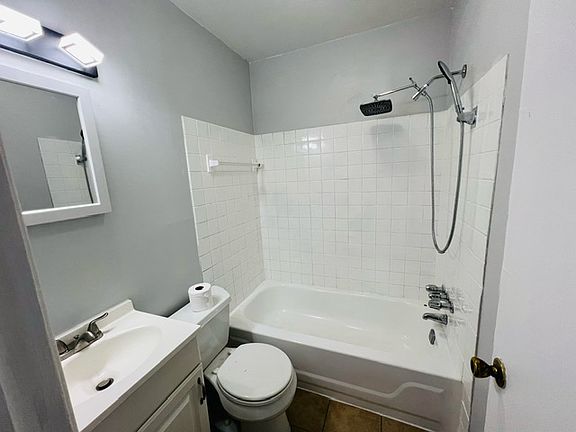 5th image of 437 N 432nd St #2