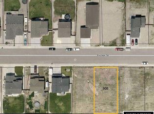 905 Flicker St, Douglas, WY 82633