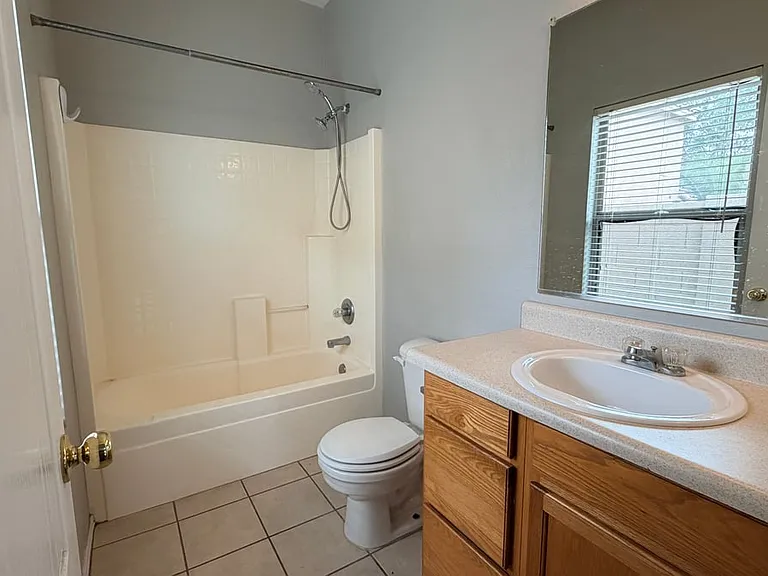 689 E Springfield Pl — Photo 16