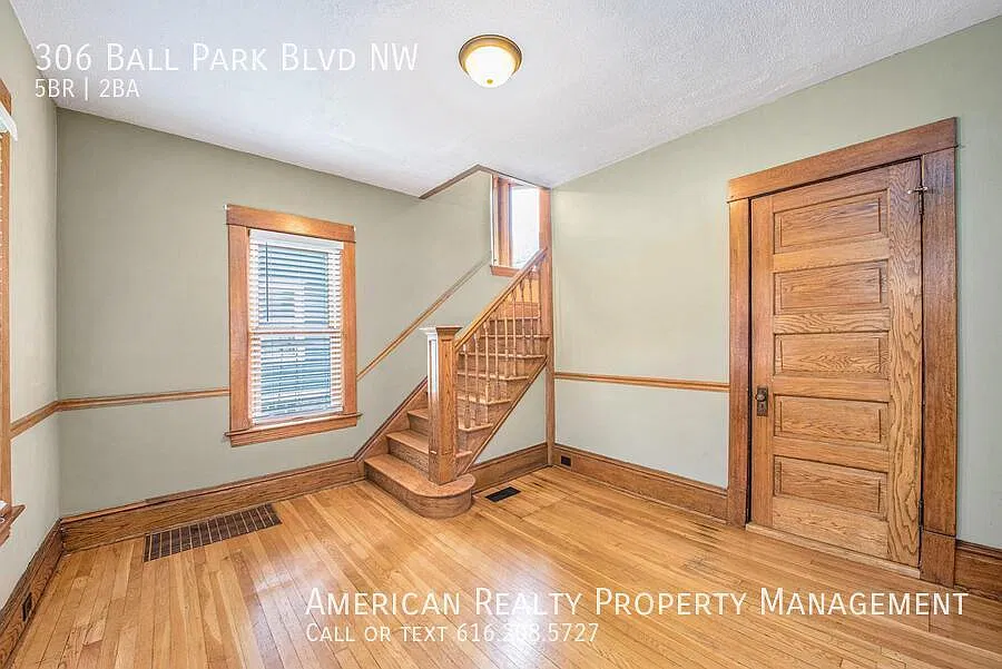 5 bed, 2870 sqft, $3,400 — Photo 2