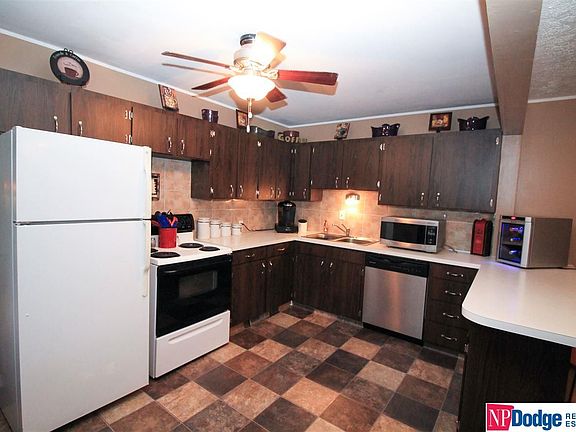 4th image of 4717 S 52nd St