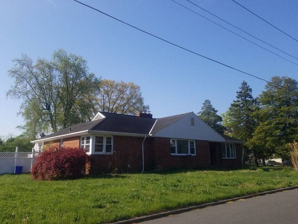 2nd image of 900 Burcliff St