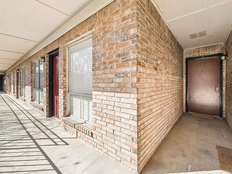1st image of 2207 Leon St APT 307