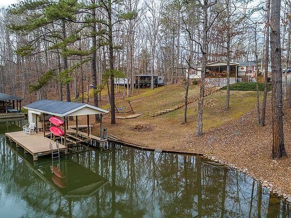3rd image of 218 Hemlock Ln