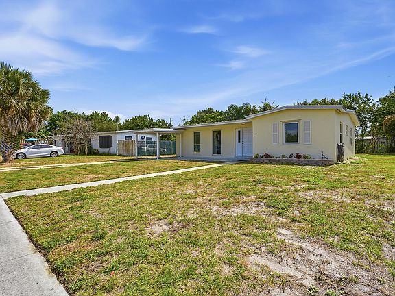 2nd image of 215 SE Airoso Boulevard