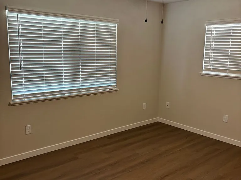 1182 Franklin Ave — Photo 10