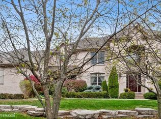 424 Old Mill Cir, Lincolnshire, IL 60069