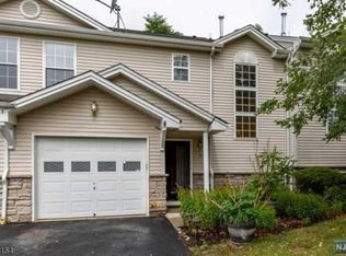 10 Stonehill Rd, Hardyston, NJ 07419