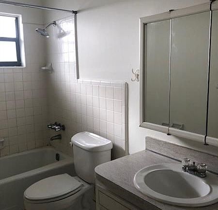 5th image of 1286 NE 30th St APT 9