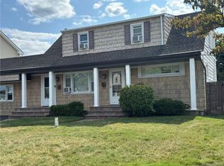 753 S Walnut St, Lindenhurst, NY 11757