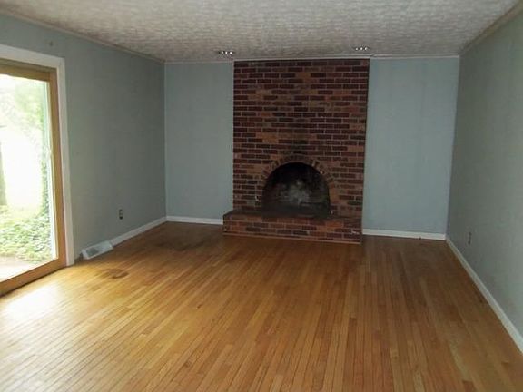 5th image of 6536 Riverton Cir NW