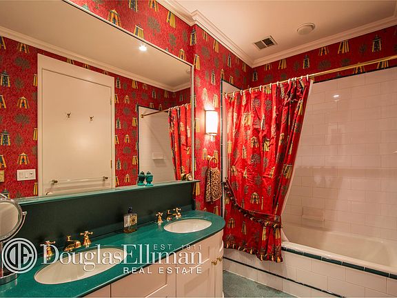 3rd image of 101 W 81st St APT 216
