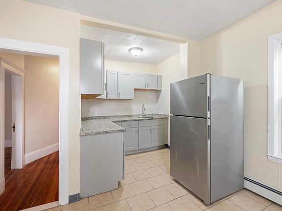 4th image of 75 Bellingham St #2