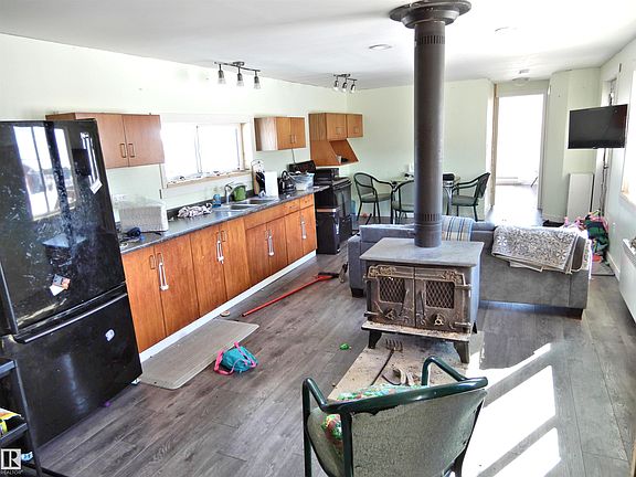 4th image of 56523 Range Rd #12