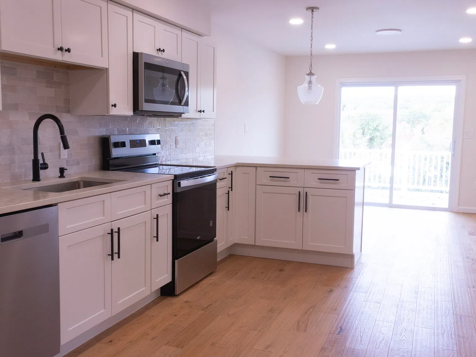 3 bed, 1462 sqft, $3,200 — Photo 4