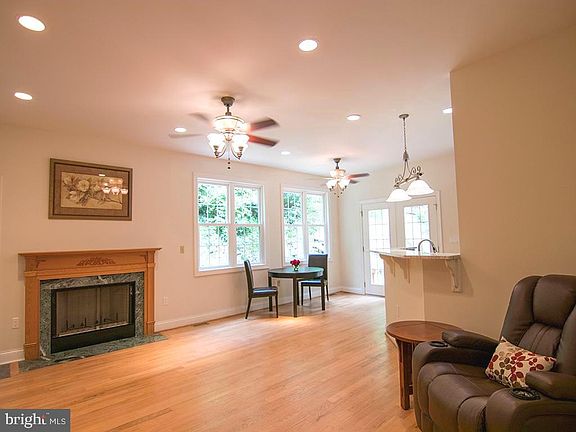 5th image of 2408 Henson Dr