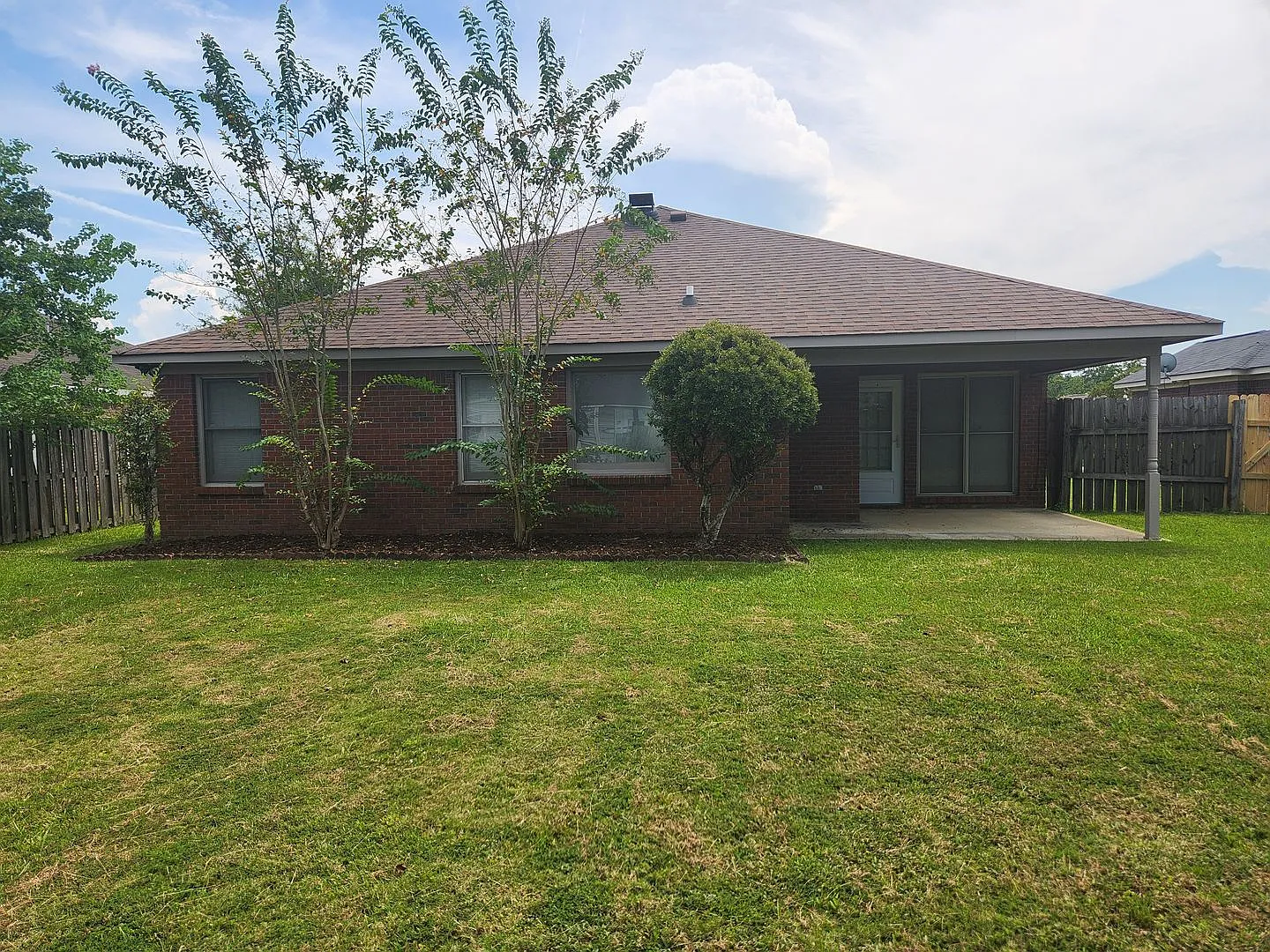 3 Bedrooms 2 Baths 2 Car garage - North Columbus — Photo 3