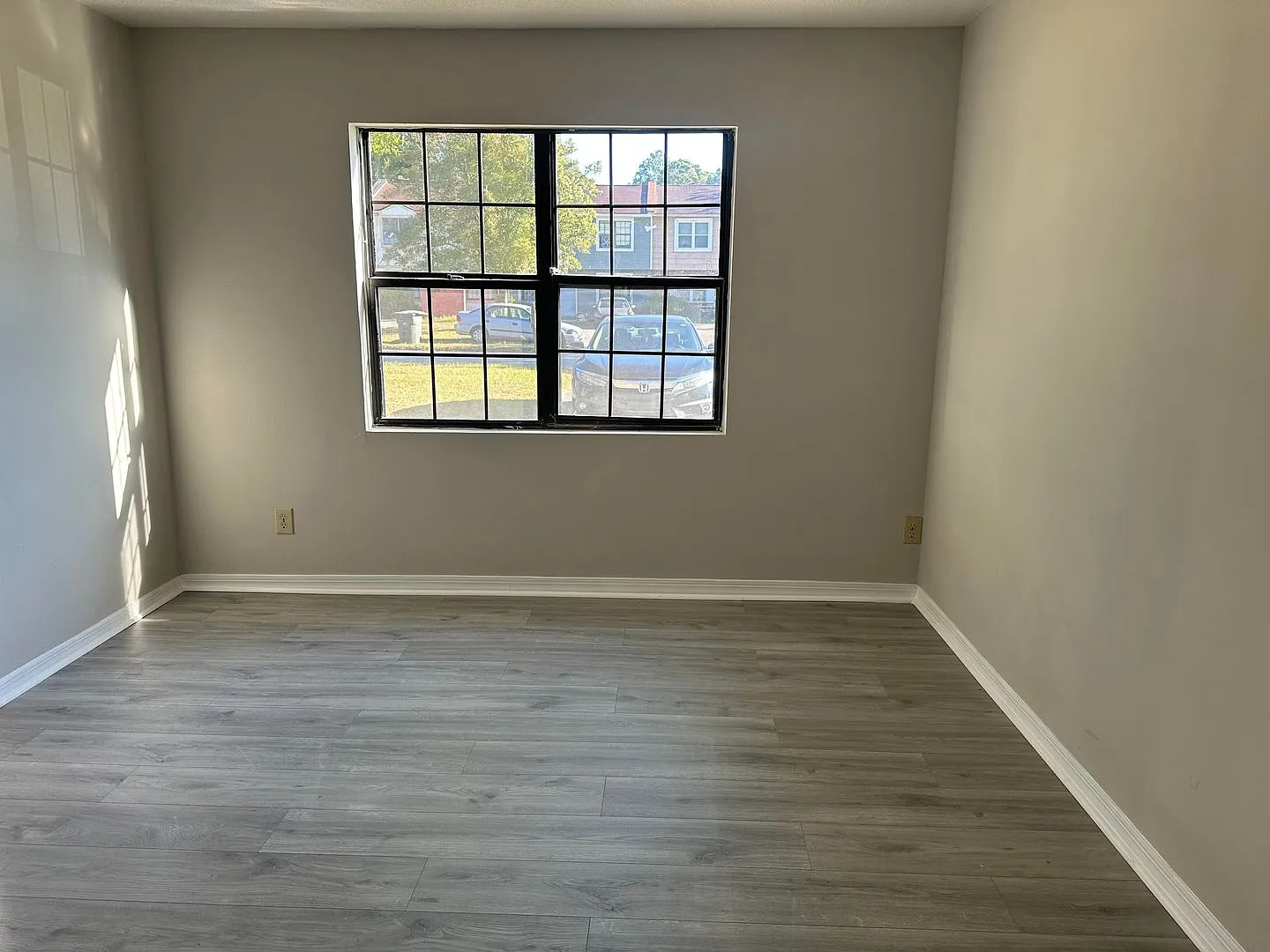 Charming 2-bedroom/1/5 bath townhome in Georgiana Court Subdivision — Photo 4