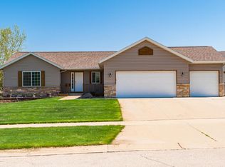 4451 Manor Park Dr NW, Rochester, MN 55901