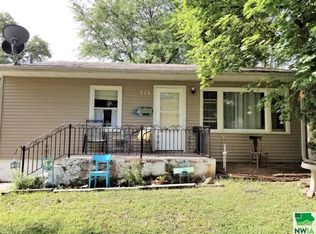 826 18th St, Sioux City, IA 51105