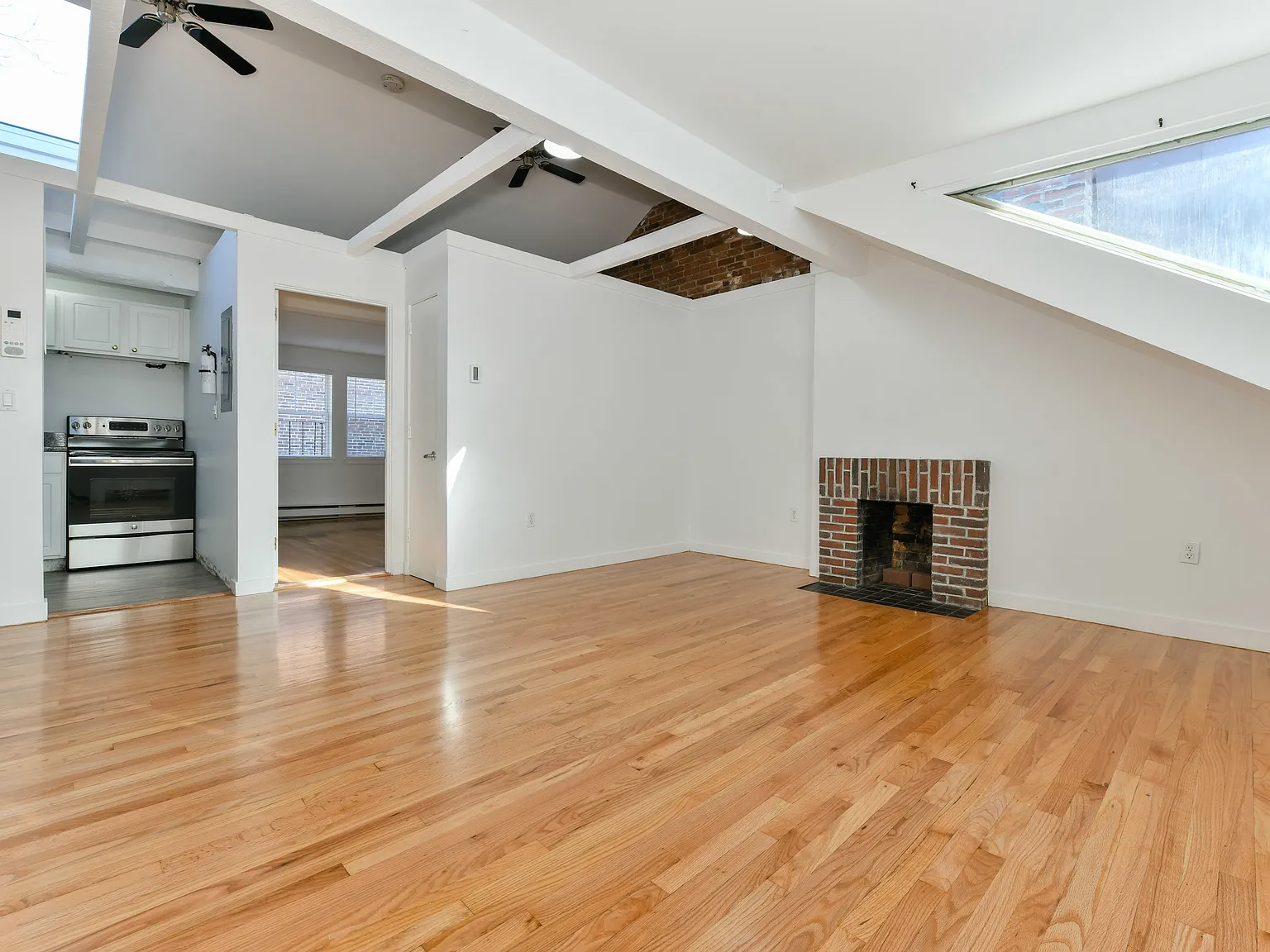 1 bed, 1.0 bath, 671 sqft, $2,850 — Photo 2