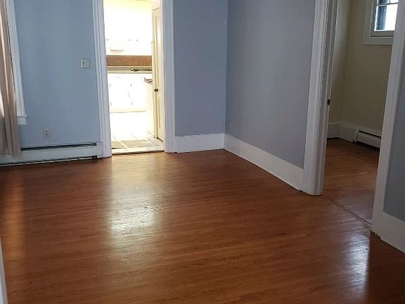 4th image of 142 Mariner St