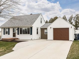 352 22nd Ave SW, Cedar Rapids, IA 52404